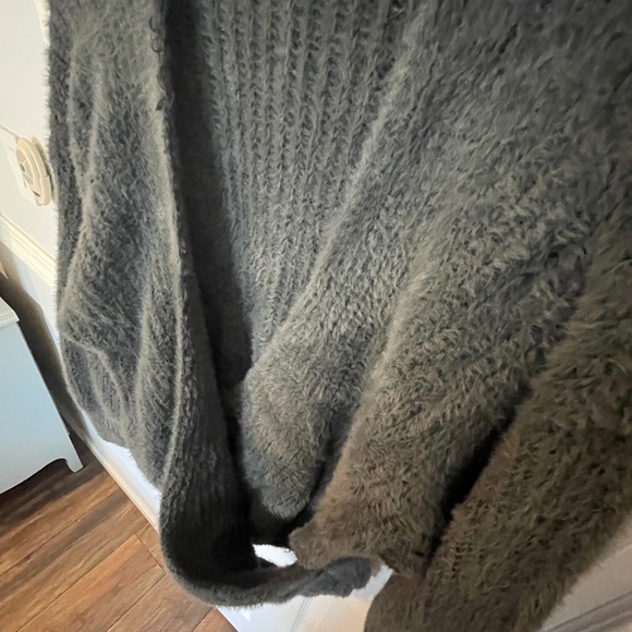 Urban Outfitters - Fuzzy Gray Wrap Sweater - Size Large - Picture 3 of 8